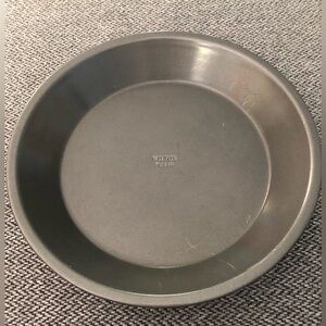 Wilton 9“ Non-Stick Pie Pan (1)